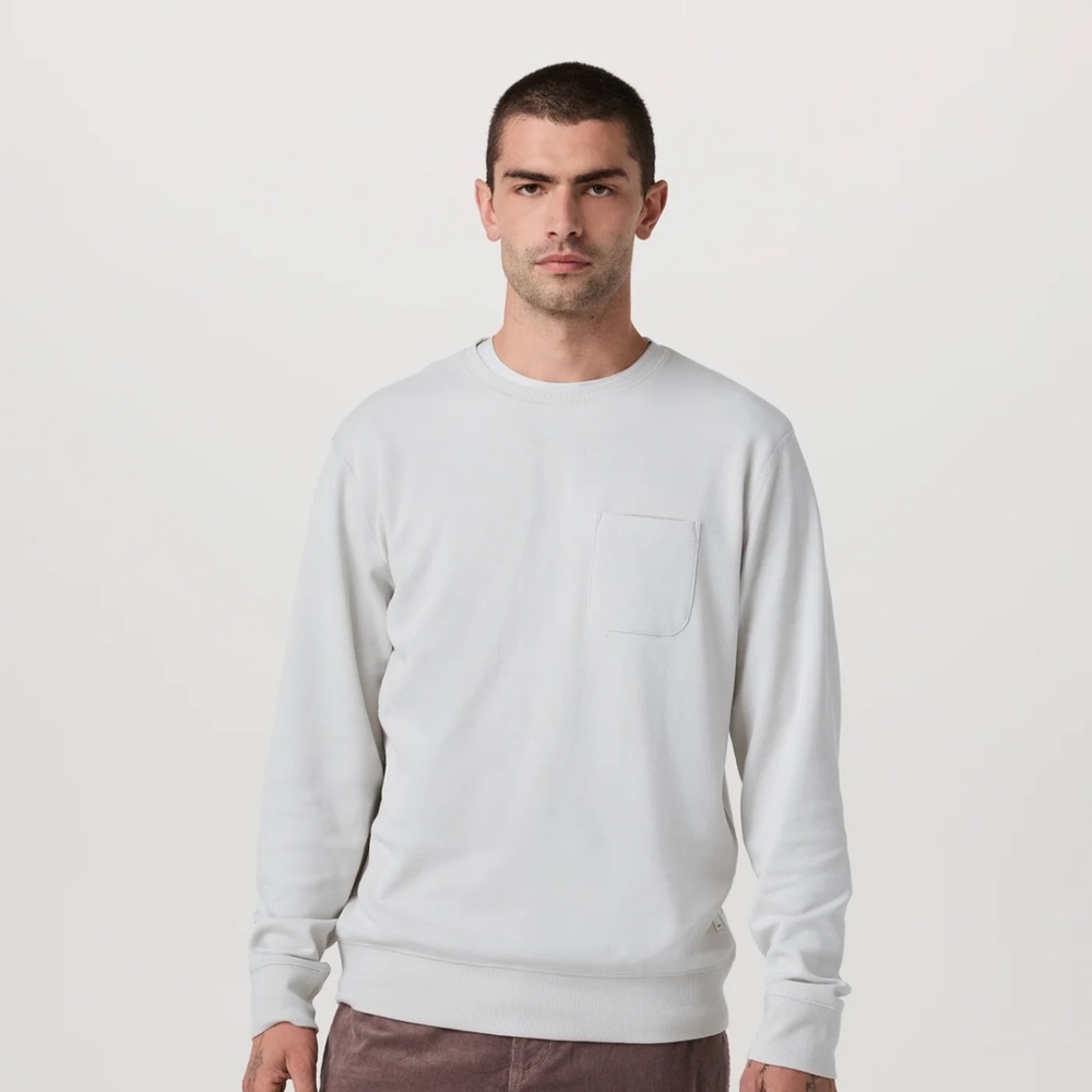 Vuori Men's White and Grey Striped Crew Neck Top